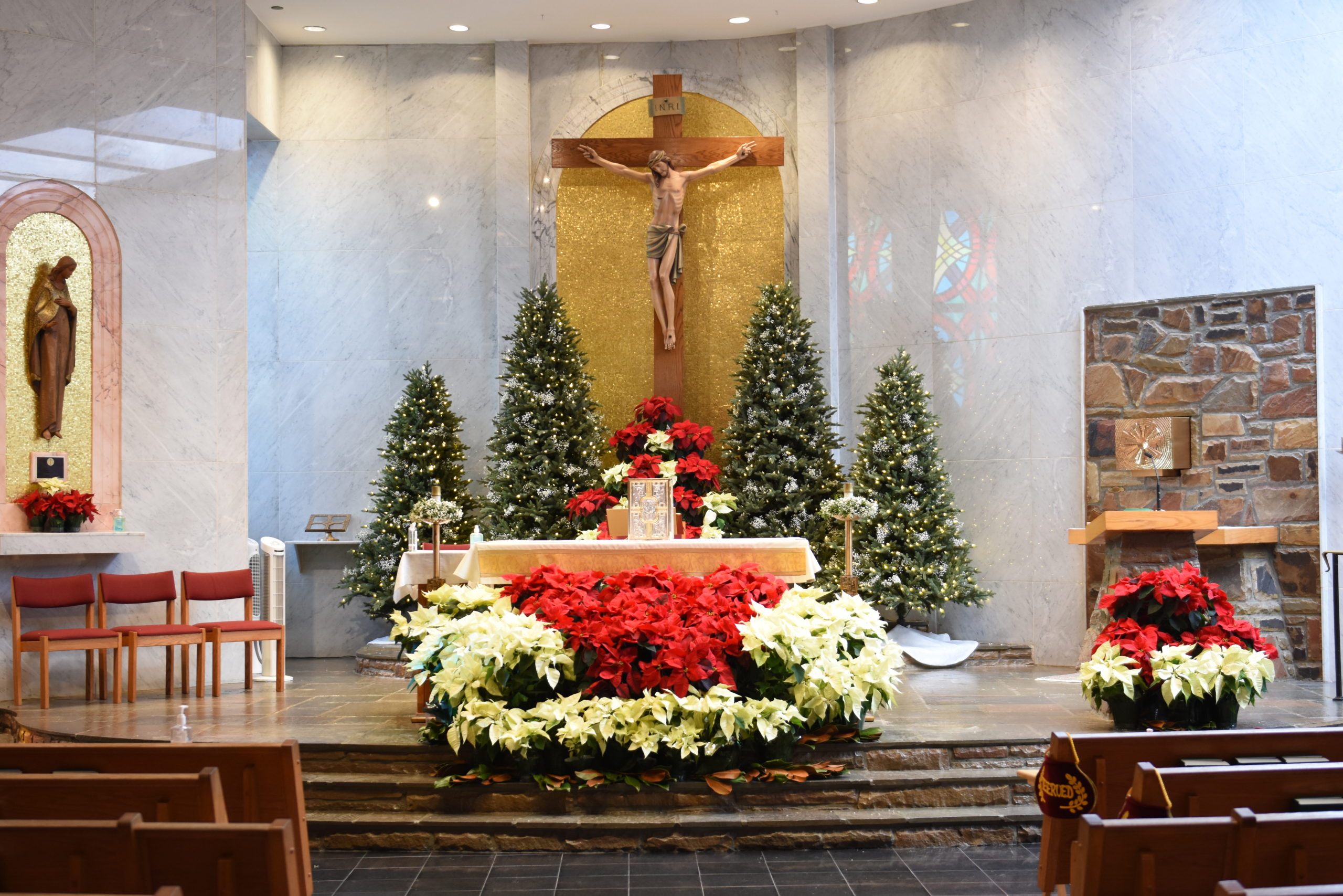 catholic church altar decorations